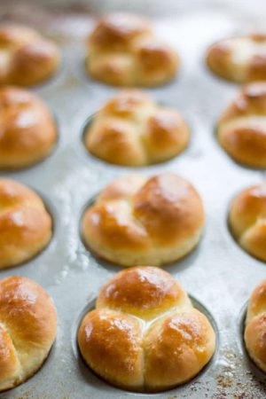 A pan of 60 minute dinner rolls.