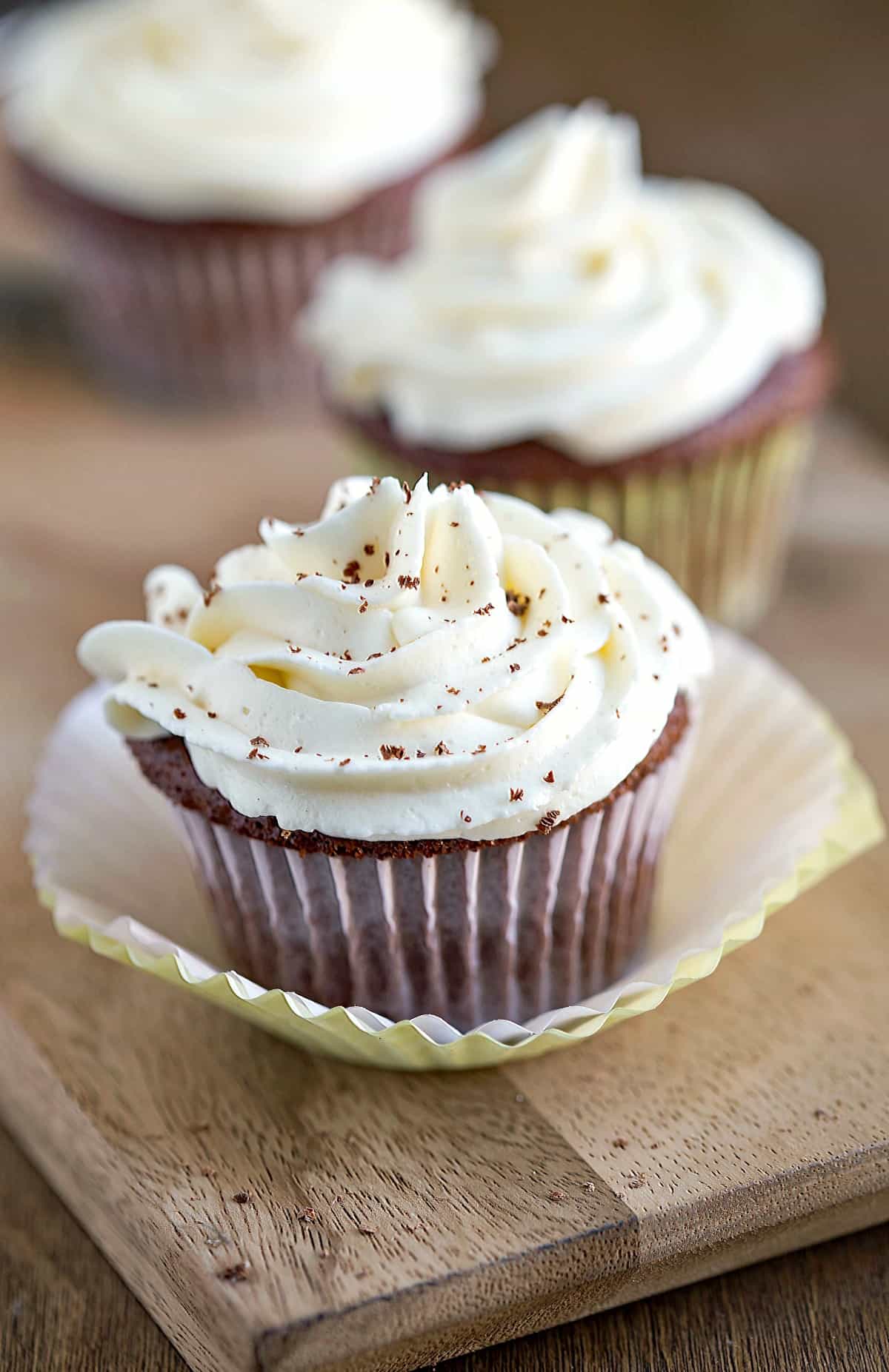 Whipped Buttercream Frosting - I Heart Eating