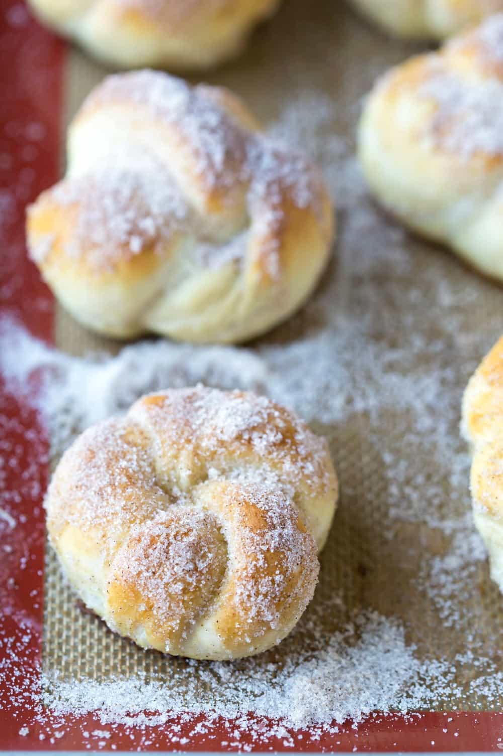 cinnamon sugar pretzel knots
