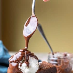 Hot fudge drizzling on a fudge brownie sundae