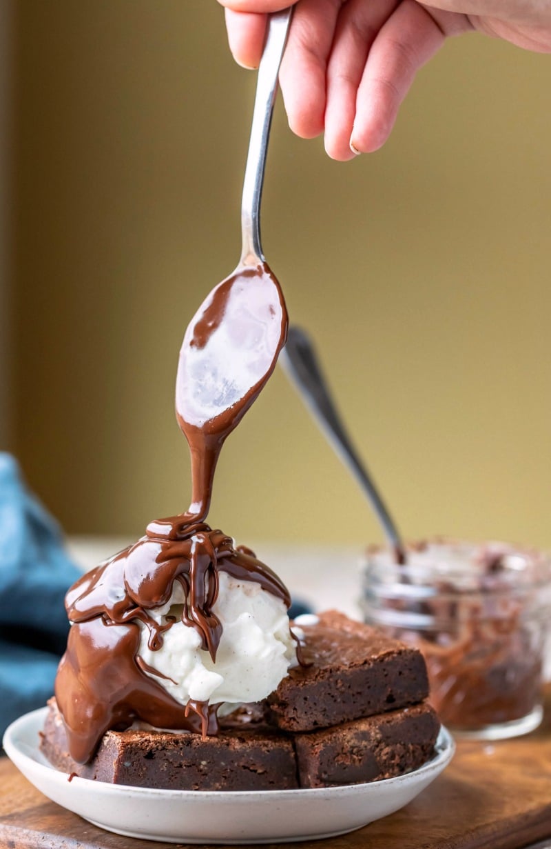 Hot fudge drizzling on a fudge brownie sundae