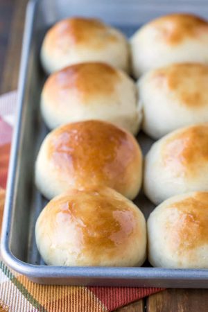 30 Minute Buttermilk Dinner Rolls