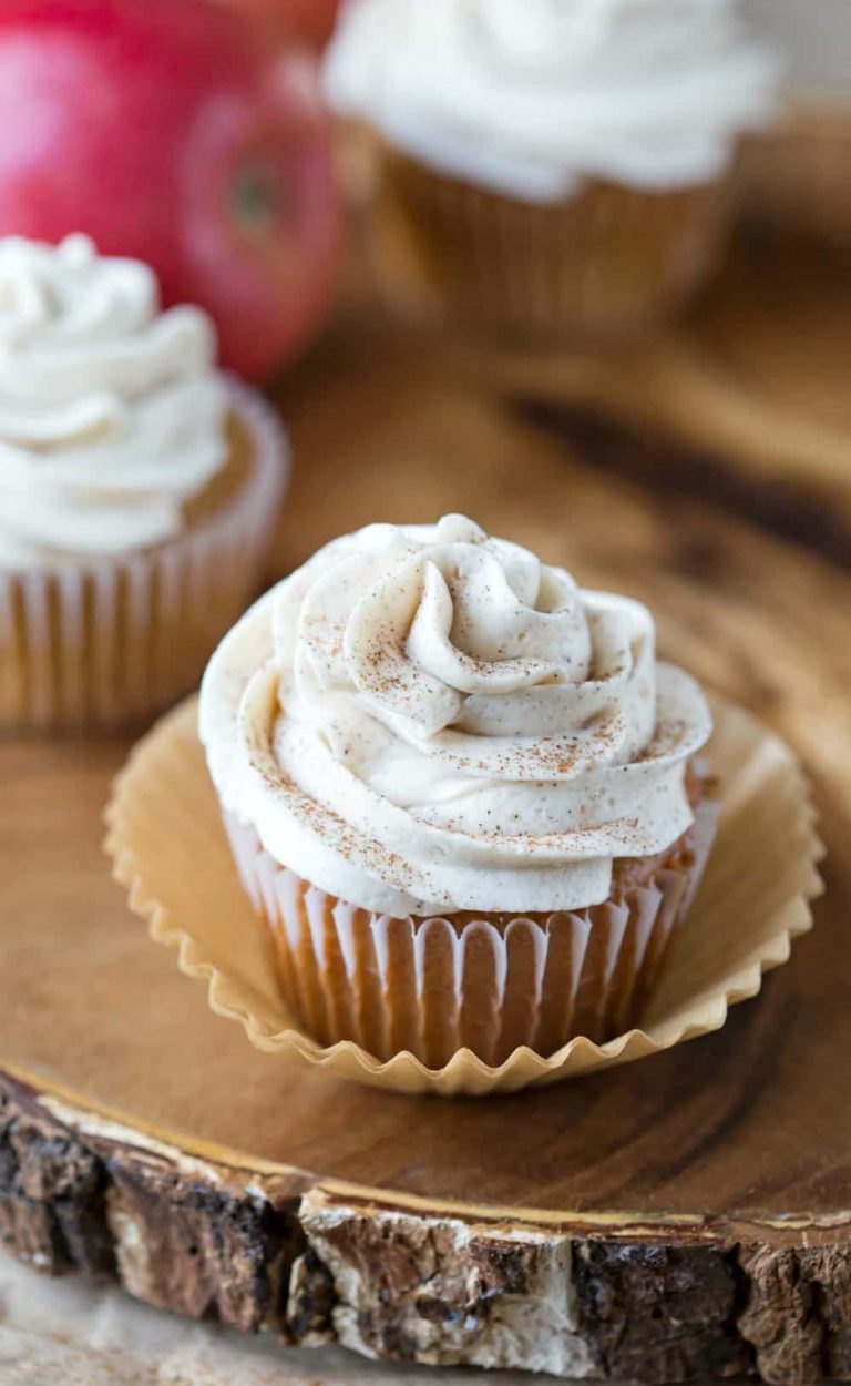 Whipped Cinnamon Buttercream Frosting I Heart Eating