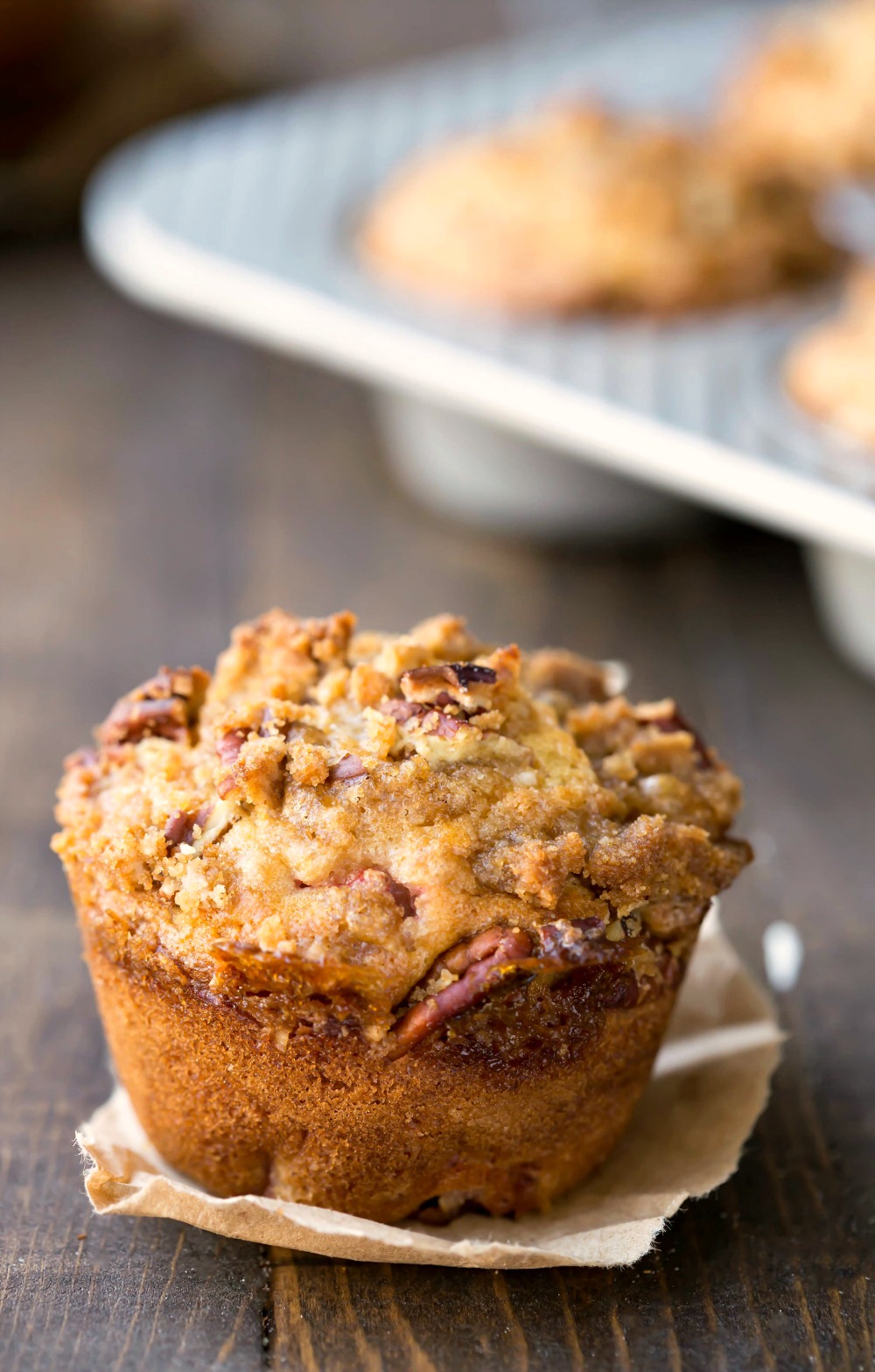 strawberry crumble muffins