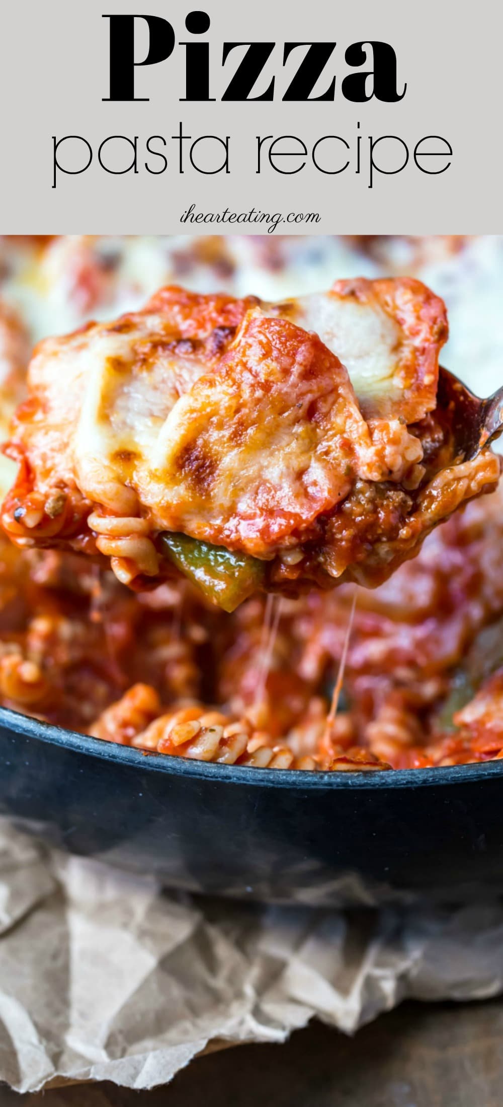 Pizza pasta is an easy, kid-friendly casserole recipe. This pasta pizza recipe that takes the flavors of pizza and turns them a simple weeknight dinner. #dinner #pasta #casserole #groundbeef #kidfriendly #easy #fast #recipe #pizza