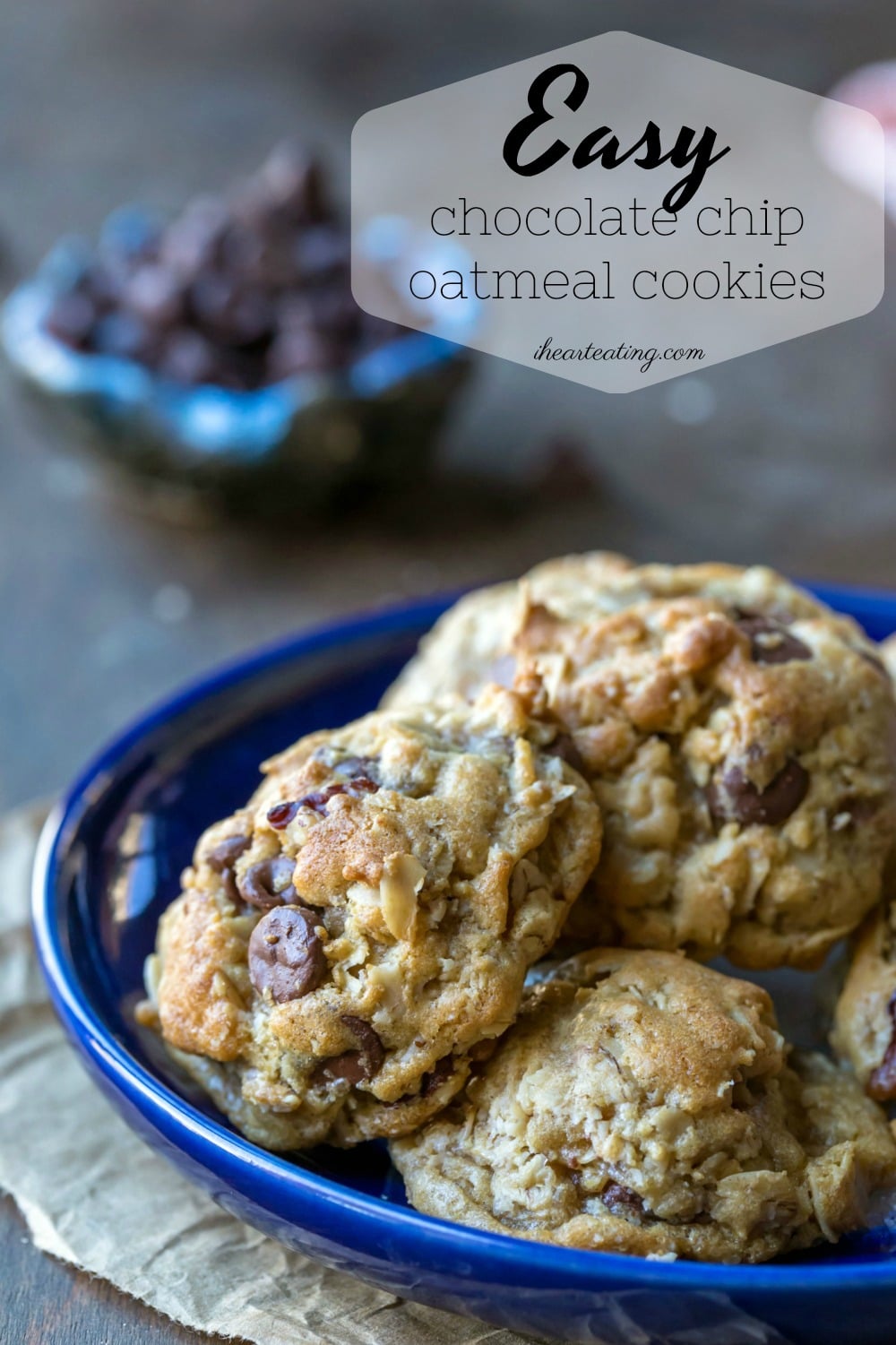 Simple homemade oatmeal cookie recipe that makes thick, soft oatmeal cookies with chewy edges. These easy chocolate chip oatmeal cookies are made in one bowl and are made without white sugar.
#oatmeal #chocolatechip #cookies #recipe #best #dessert