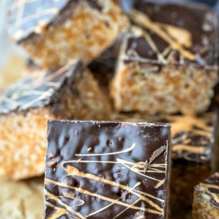 Top of a butterscotch rice krispie treat bar