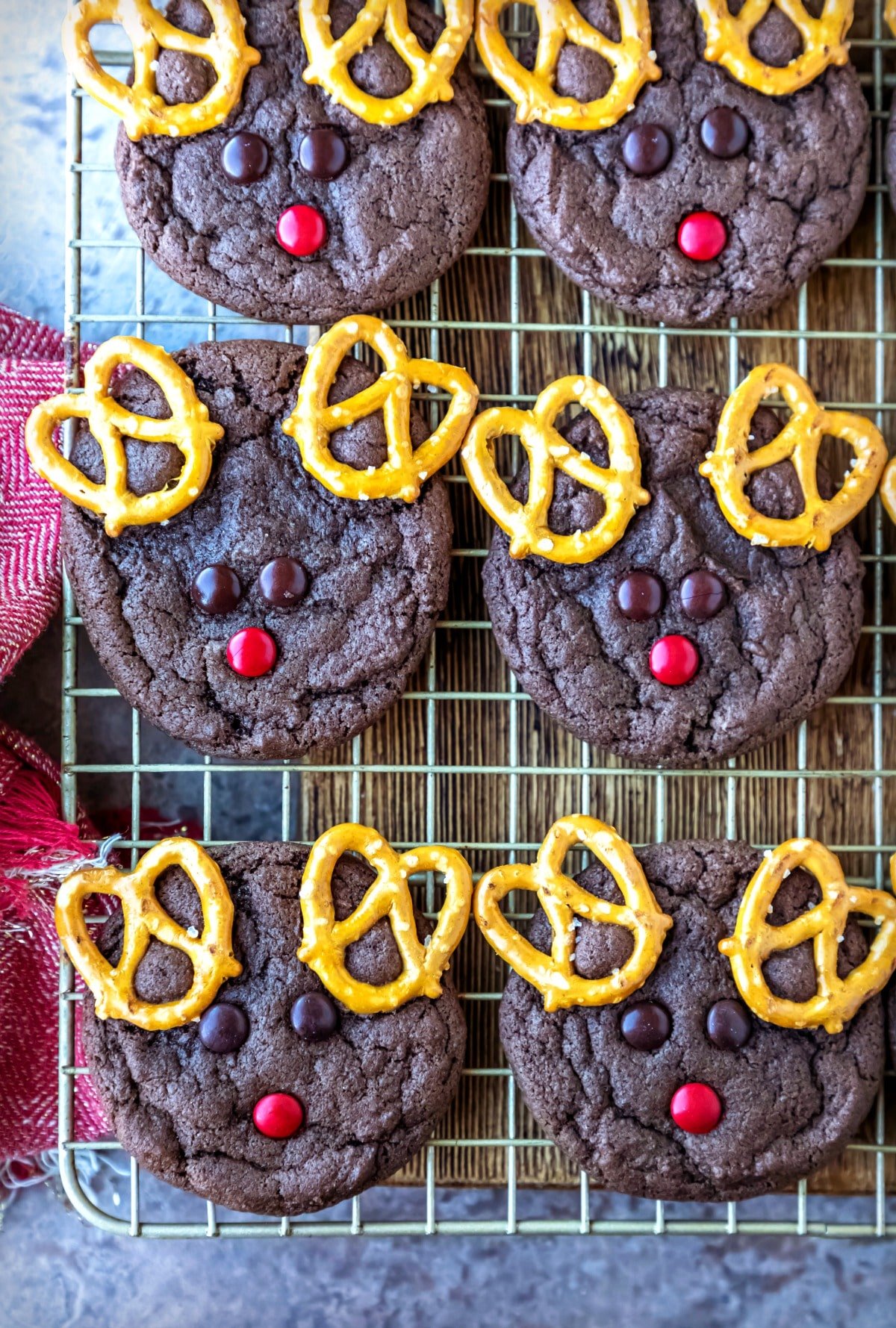 Wire cooling rack filled with reindeer cookies