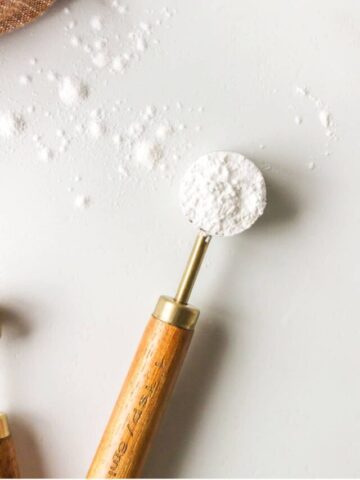cropped-Baking-powder-in-measuring-spoon-1200.jpg