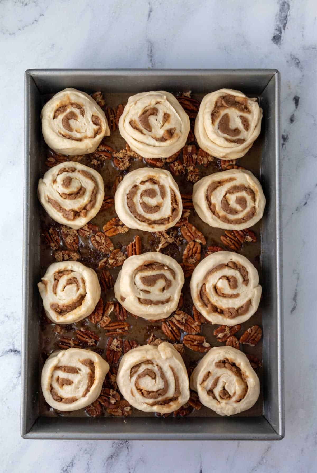 Cut sticky bun pieces in a pan. 