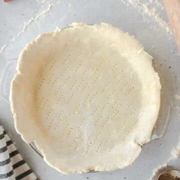 Unbaked pie crust in a pie pan.