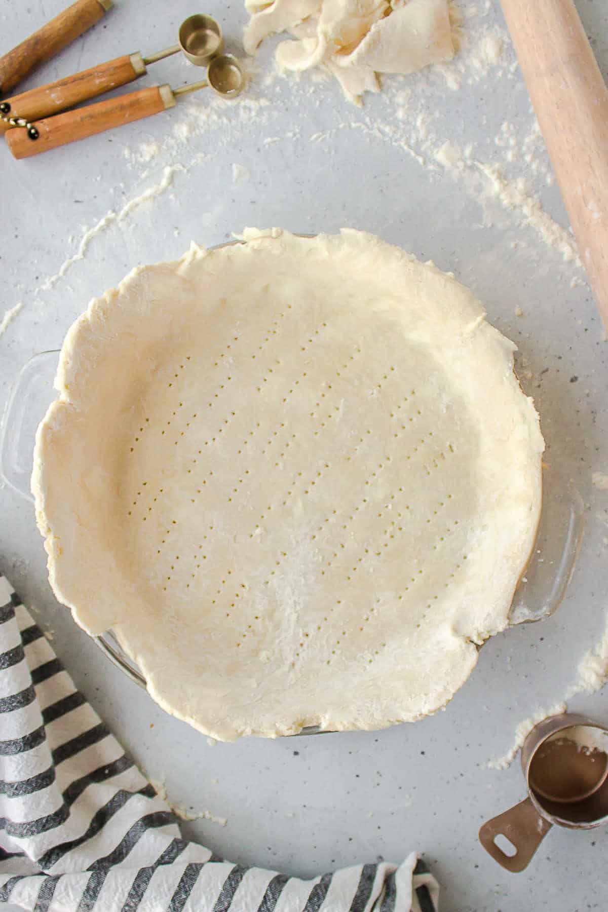 Unbaked pie crust in a pie pan.