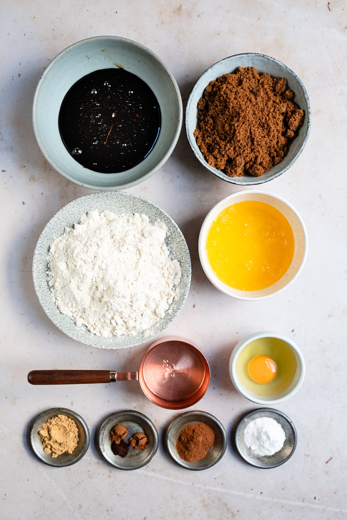Ingredients for gingerbread in bowls.