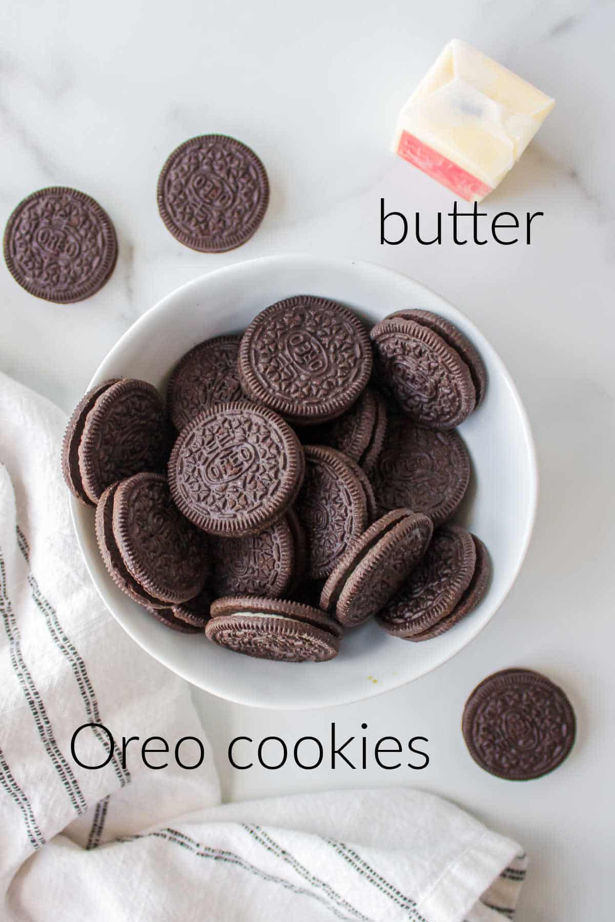 Ingredients for Oreo cookie crust in dishes with labels. 