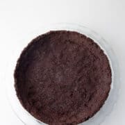 Oreo pie crust in a glass pie pan.