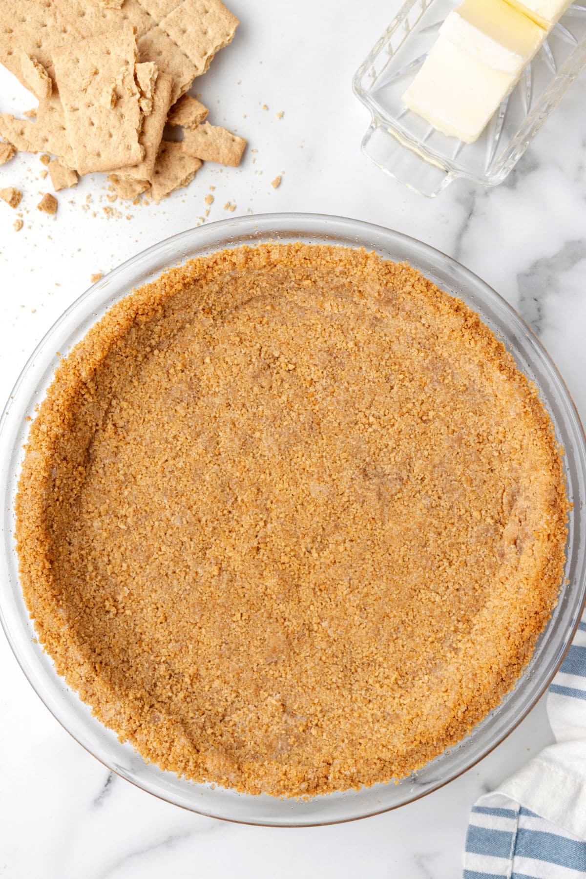 Graham cracker pie crust in a glass pie plate. 