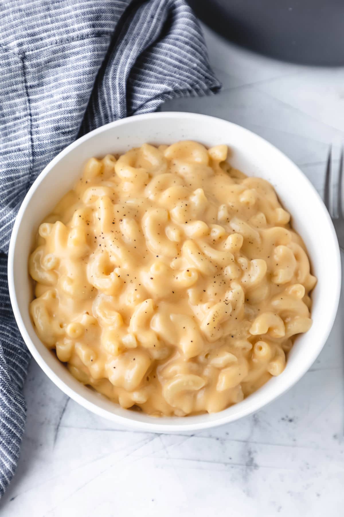 A white bowl full of easy homemade mac and cheese. 