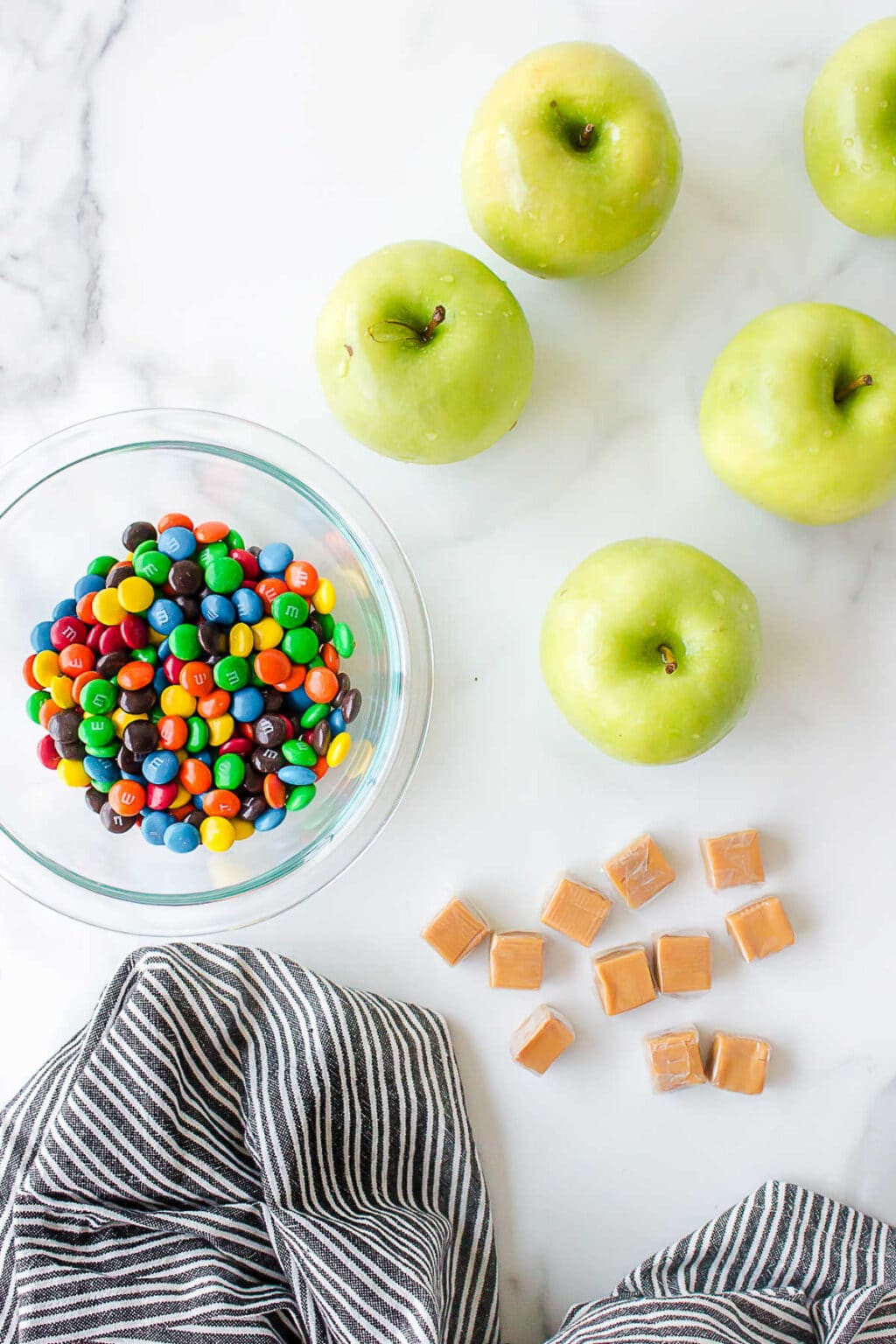 M&M Caramel Apples - I Heart Eating