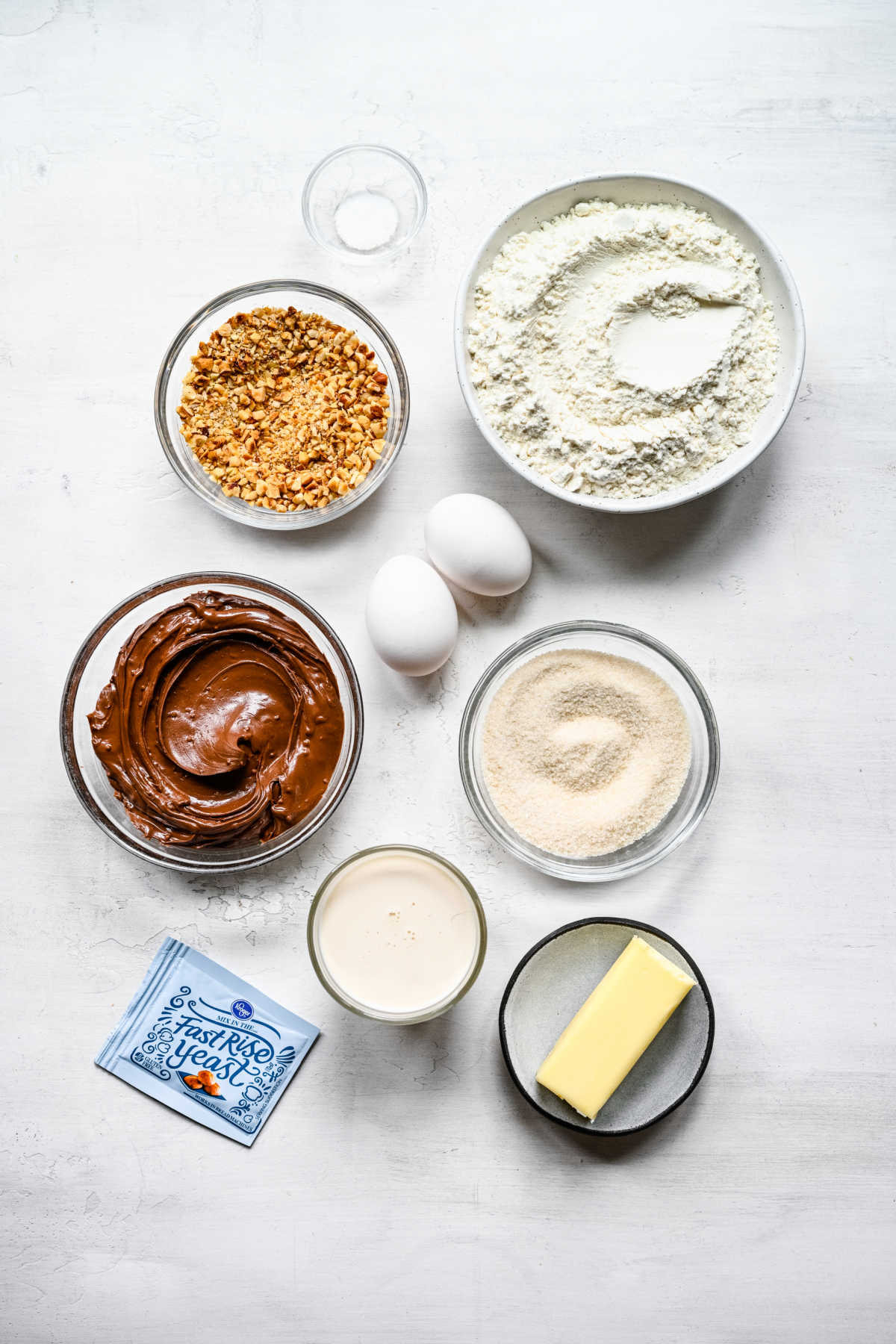 Ingredients for Nutella bread in dishes. 