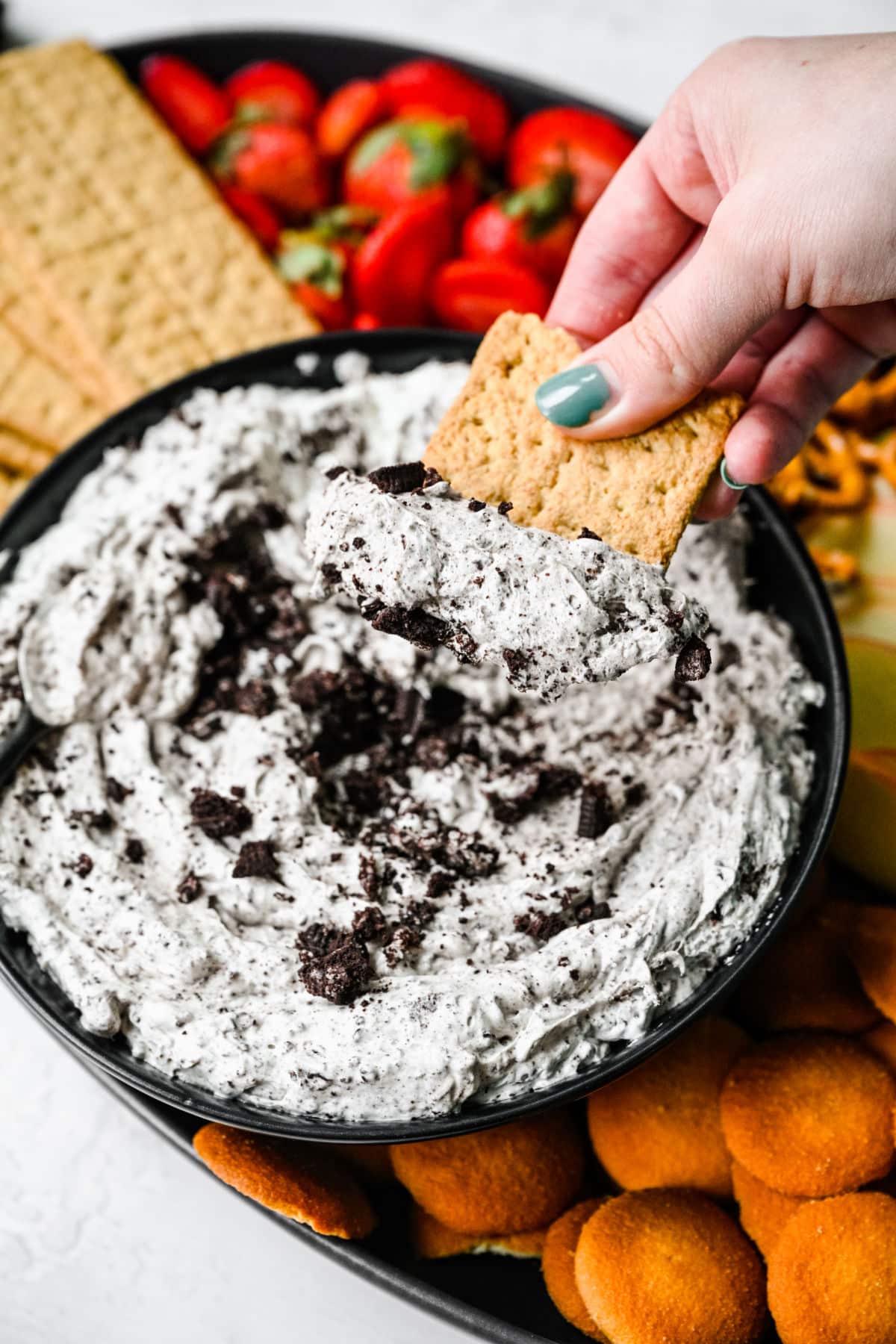 A graham cracker scooping up Oreo fluff. 