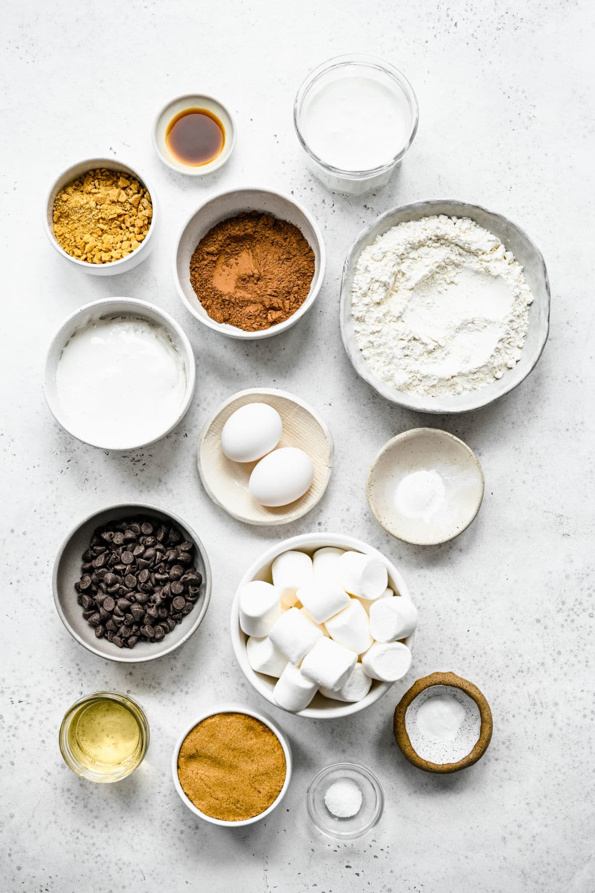 Ingredients for s'mores cake in dishes. 