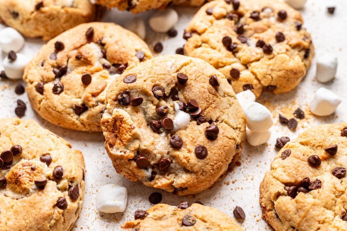 A s'mores cookie leaning against other s'mores cookies. 