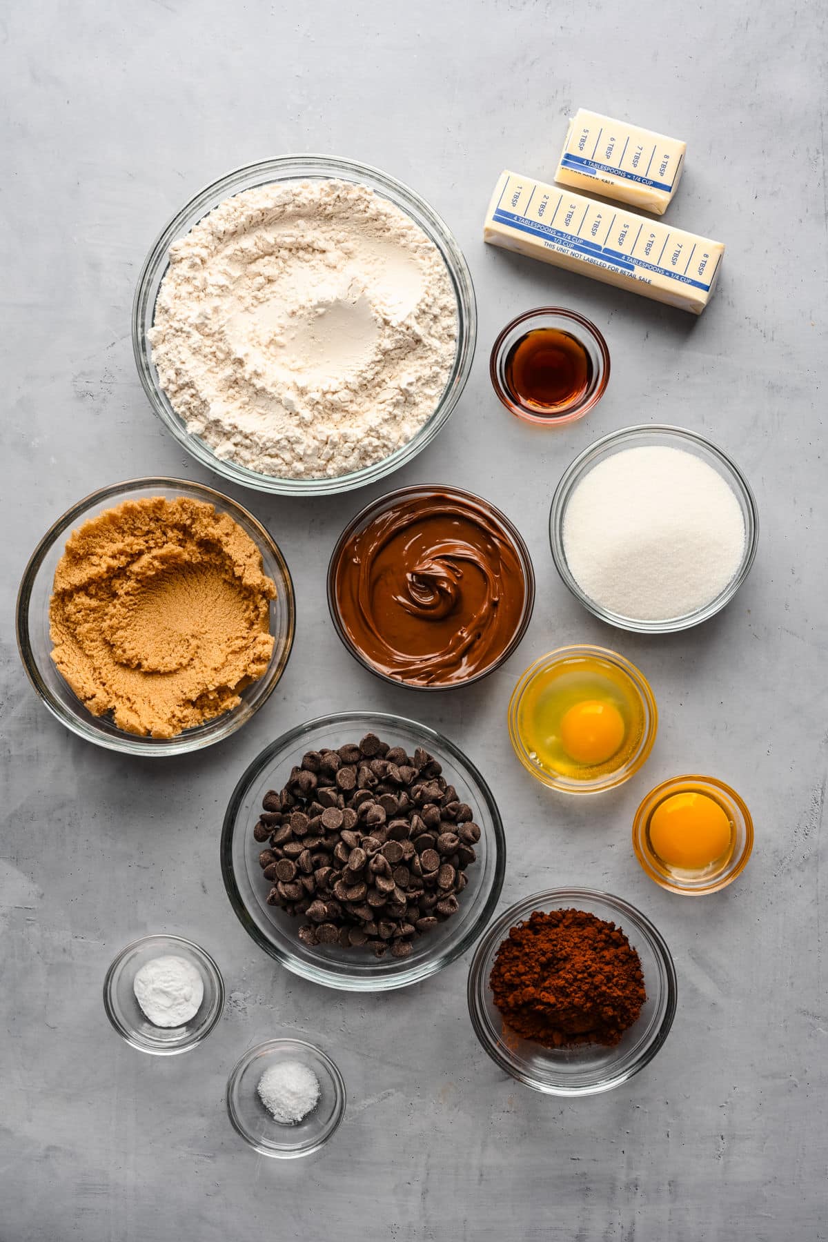 Ingredients for Nutella cookies in dishes.