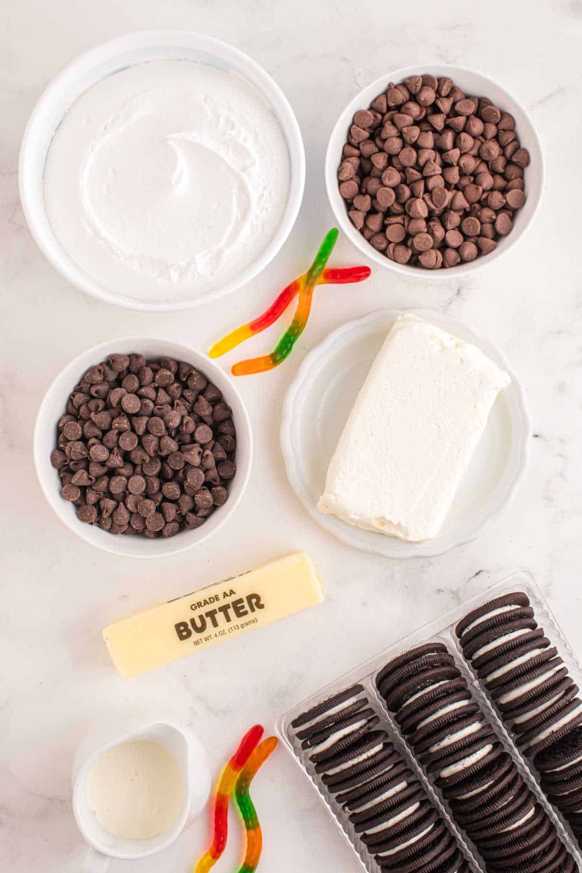 Ingredients for dirt pie in dishes.