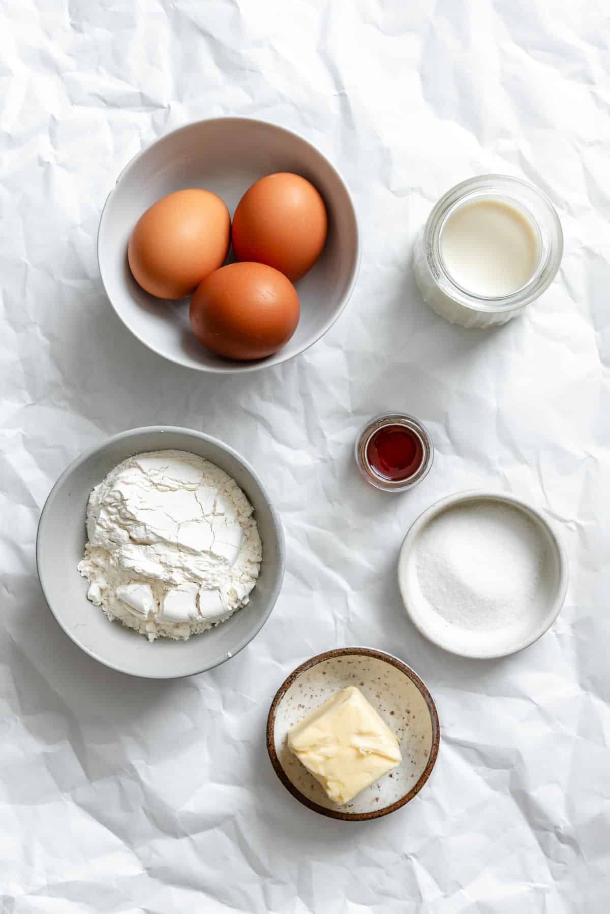Ingredients for German pancakes in dishes.
