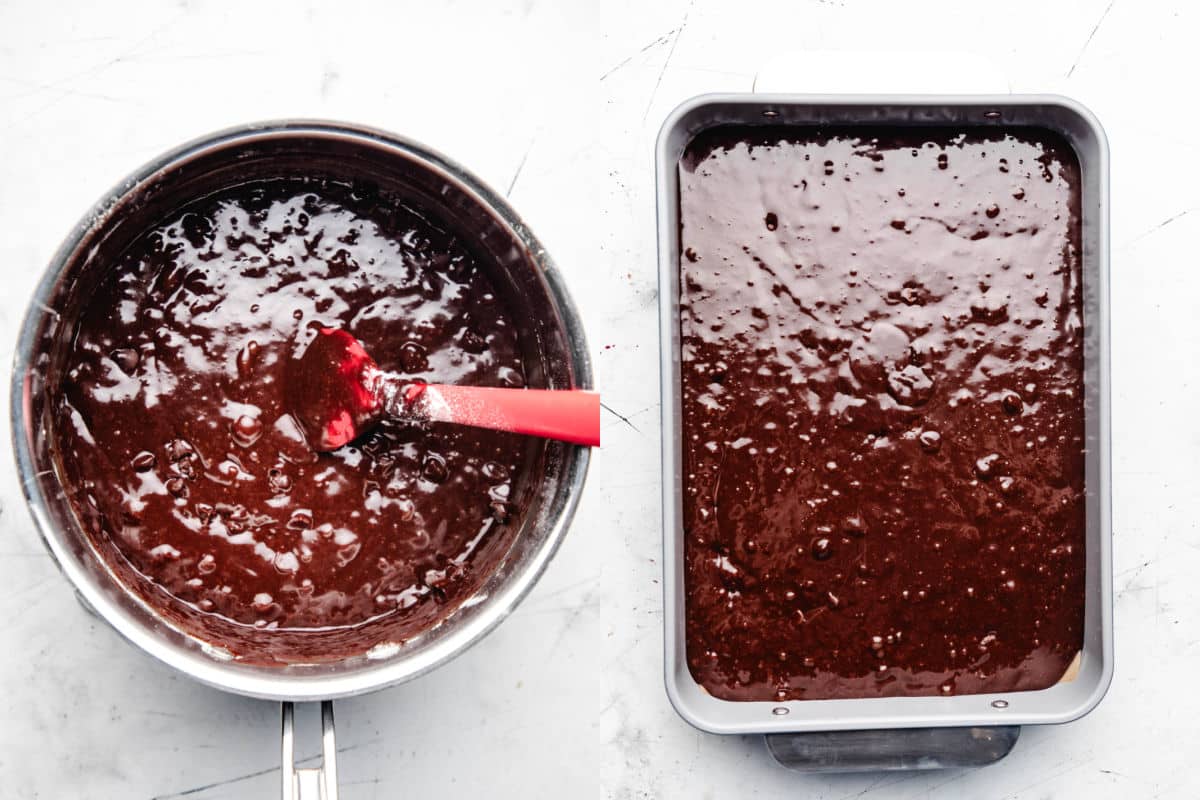 Pépites de chocolat dans la pâte à brownie à côté de la pâte dans un moule.