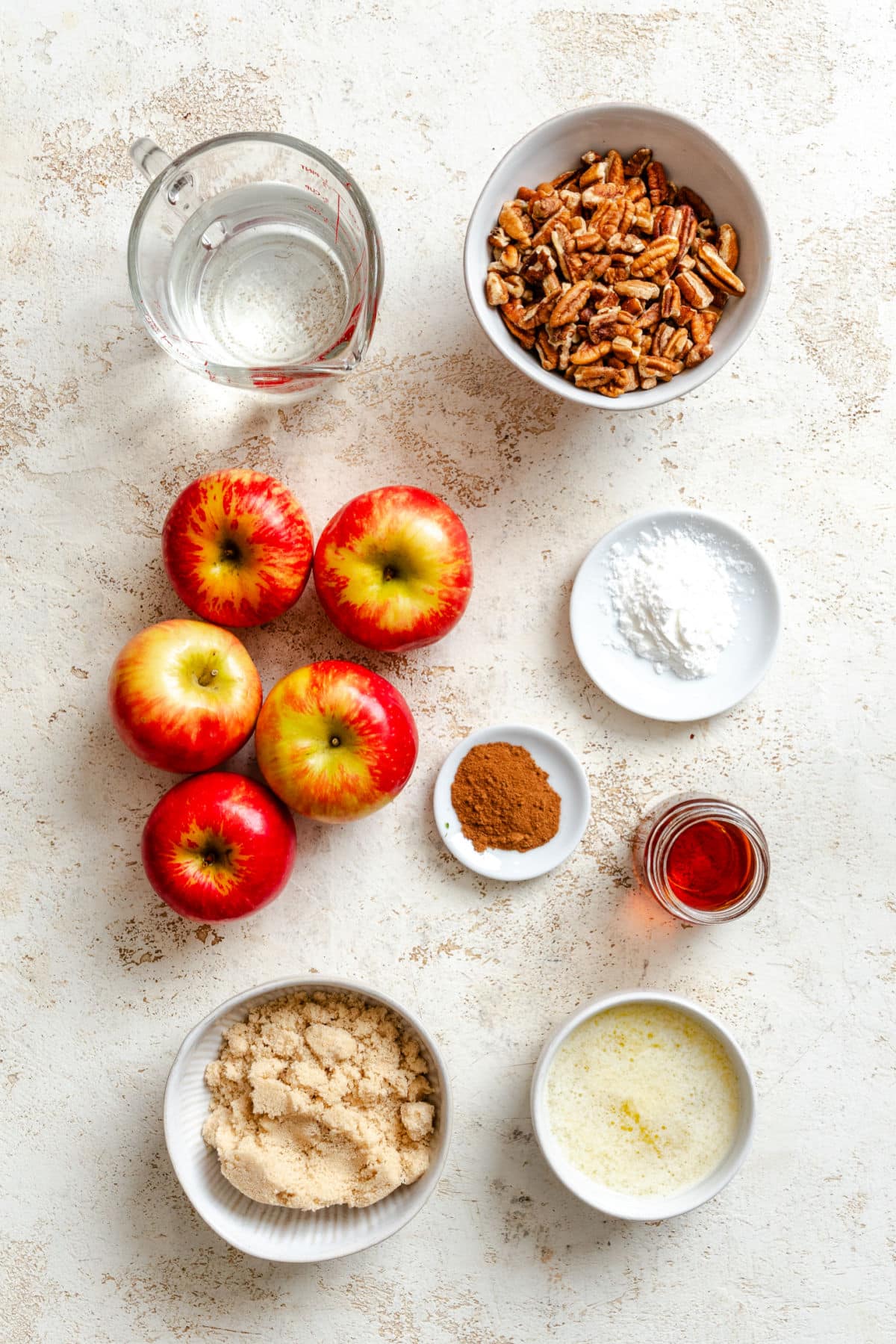 Ingredients for baked apples in dishes.