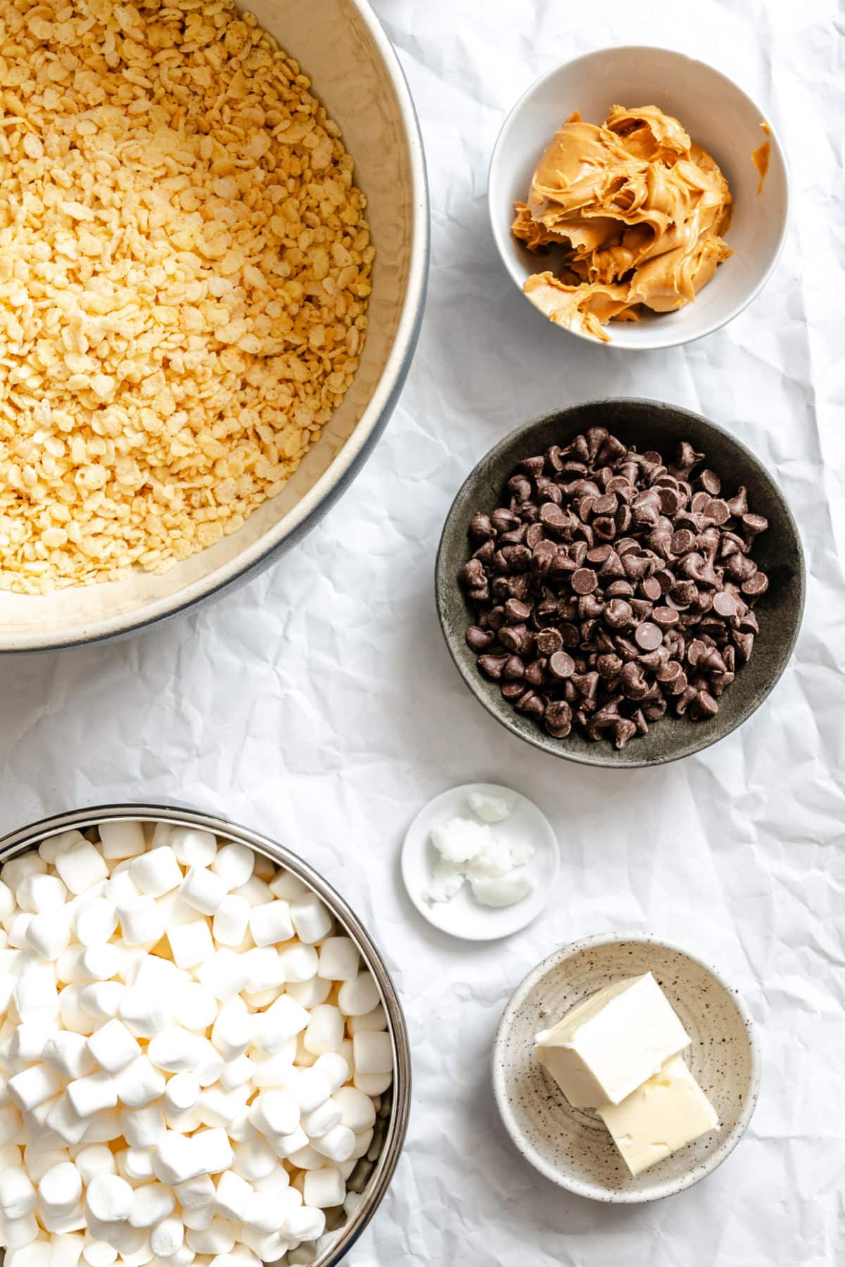 The peanut butter treats CRISPES rice Ingredients for peanut butter rice Krisples are treated in dishes.