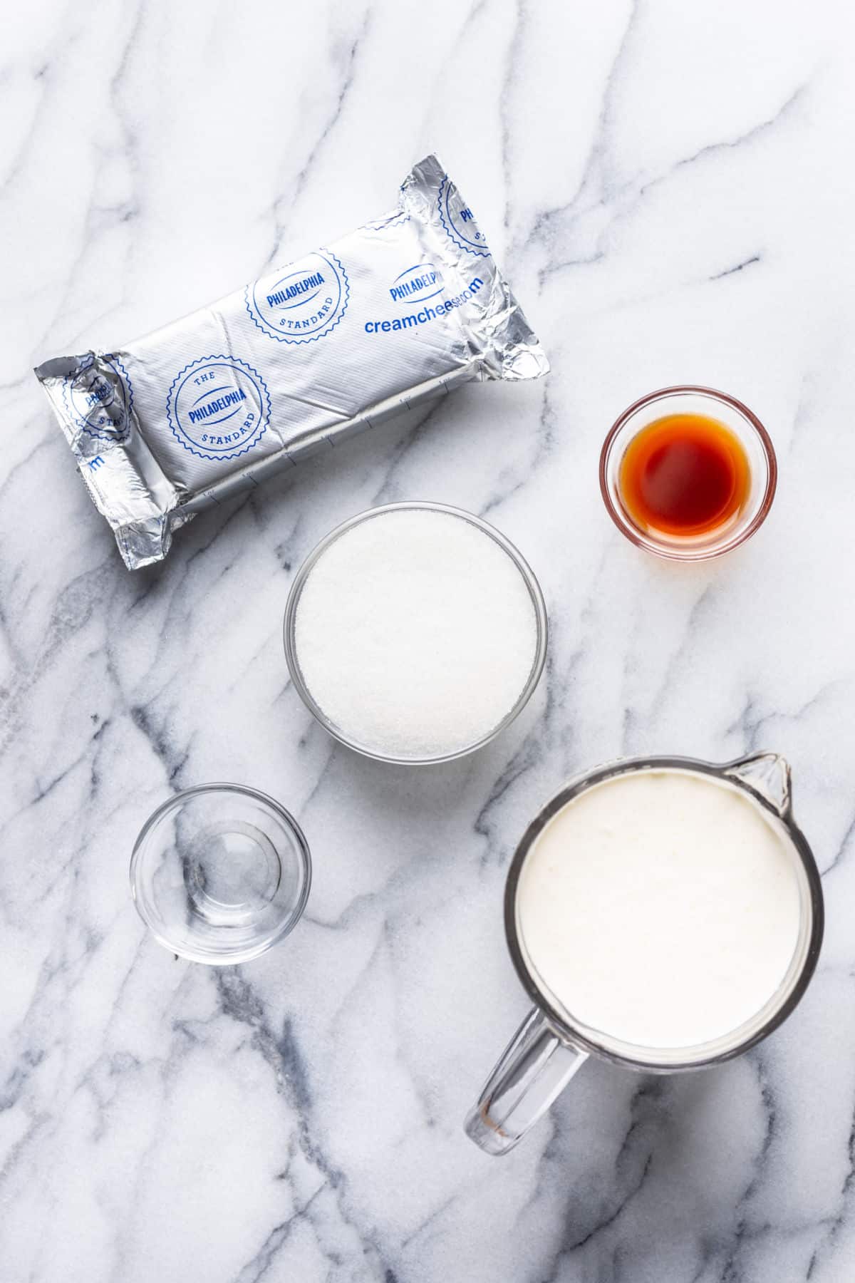 Ingredients for whipped cream frosting in dishes.