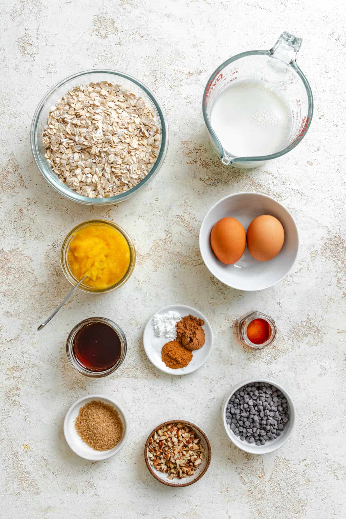 Ingredients for baked pumpkin oatmeal in dishes.