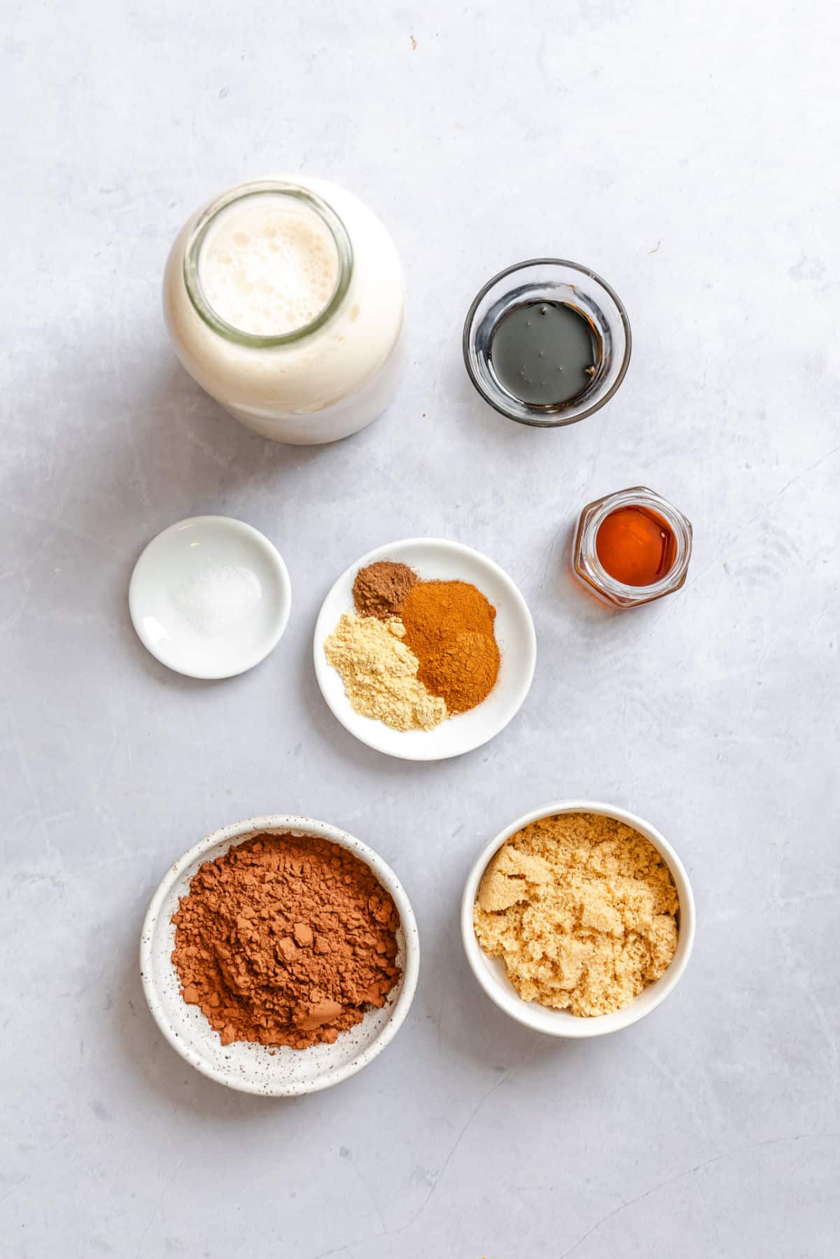 Ingredients for gingerbread hot chocolate in dishes. 