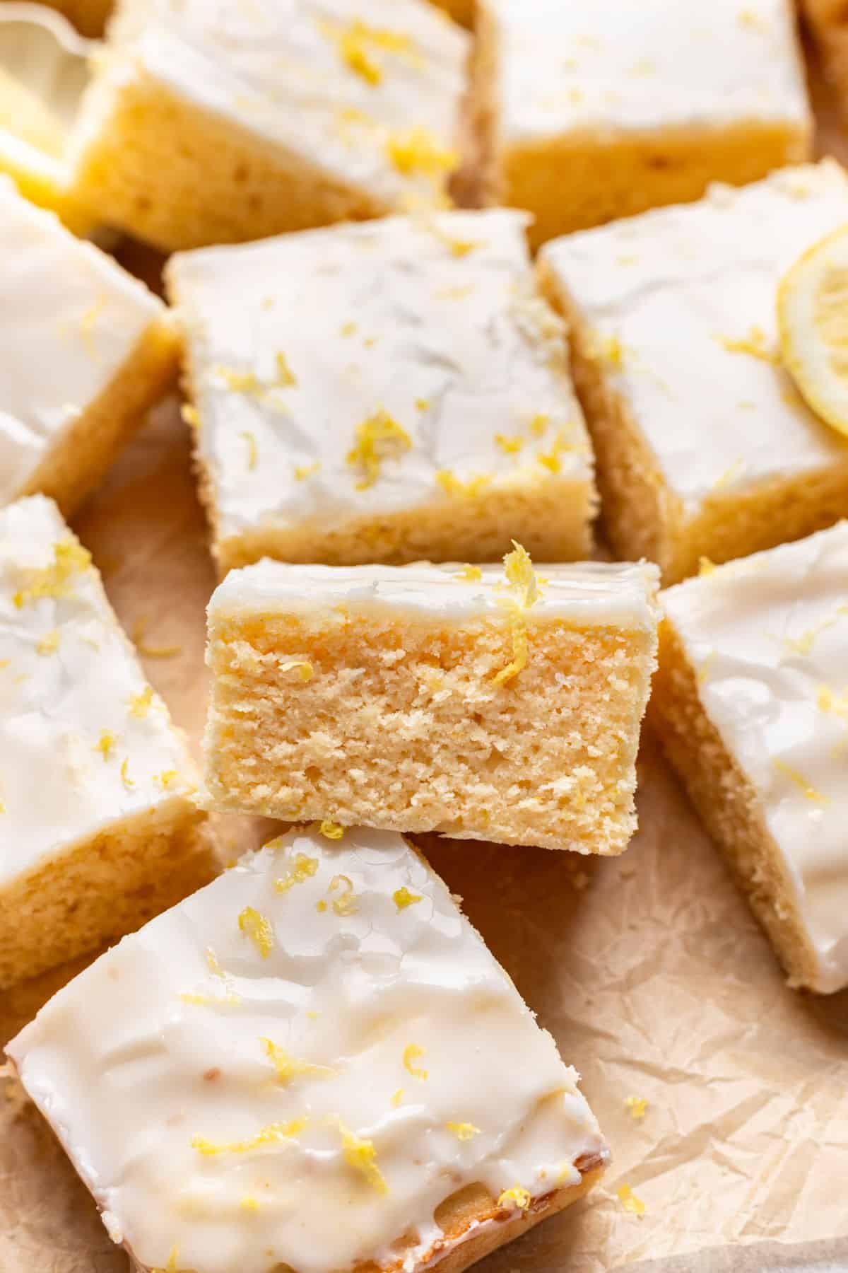 One lemon brownie on its side surrounded by more lemon brownies.