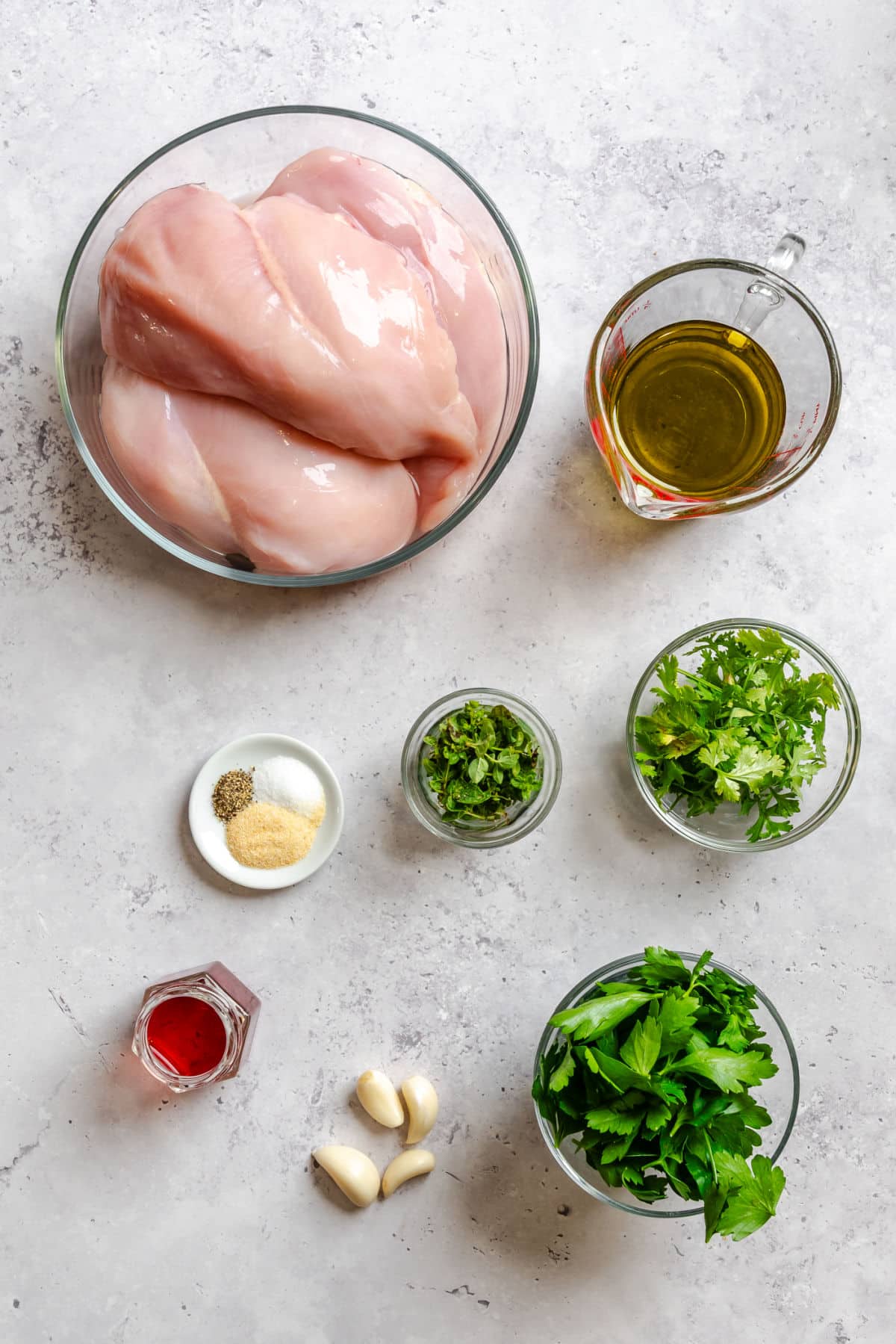 Ingredients for chimichurri chicken in dishes.
